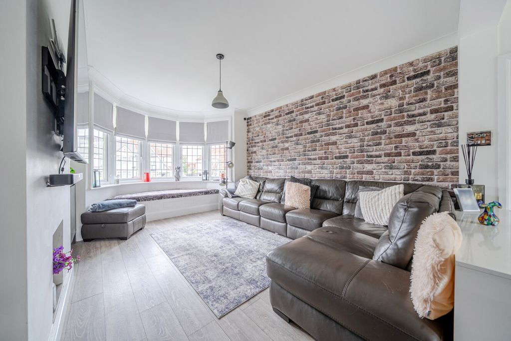Property photo 3 of 25 1520613-3-6Aa9494...