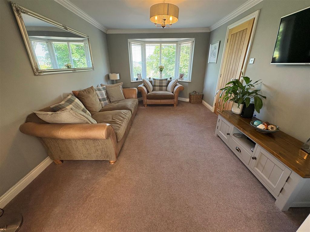 Property photo 2 of 28