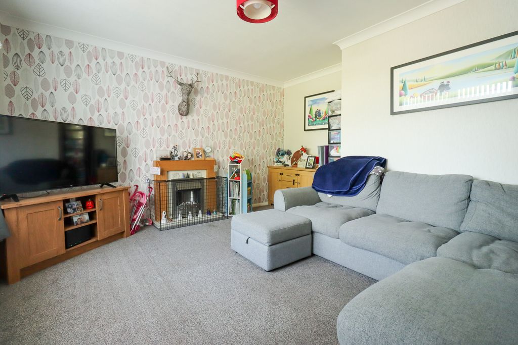Property photo 2 of 20