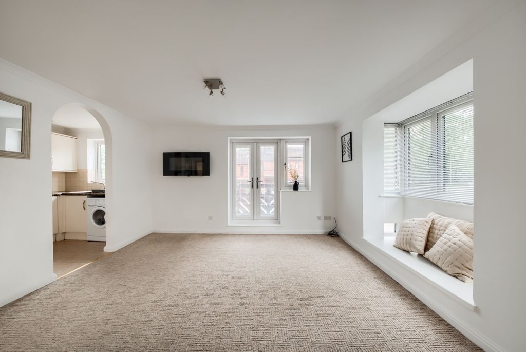 Property photo 2 of 13 Xt5A1355-Hdr(3)