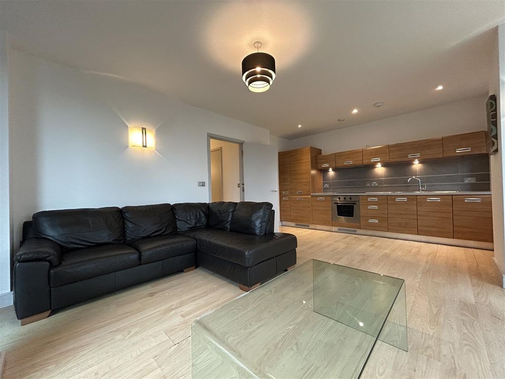Property photo 3 of 25 Livingroom (5).Jpeg