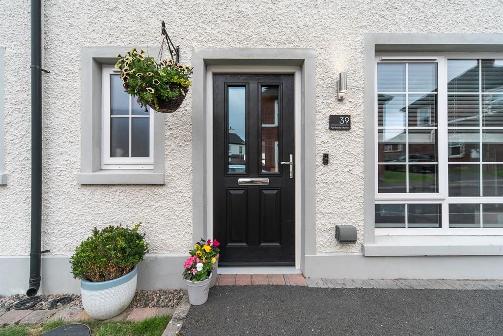 Property photo 2 of 34 39 Fairfields Manor 34.Jpg