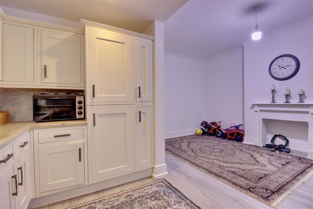 Property photo 3 of 14 D4Edd4F9-588C-440F-Afa1-871Bd5A56342_1_201_A.Jpeg