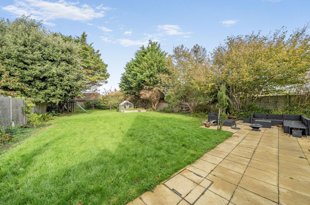 Property photo 2 of 23