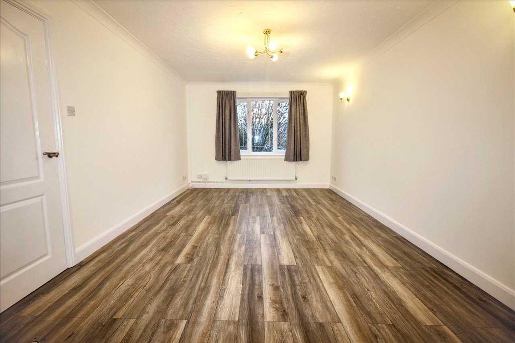 Property photo 2 of 15 Lounge