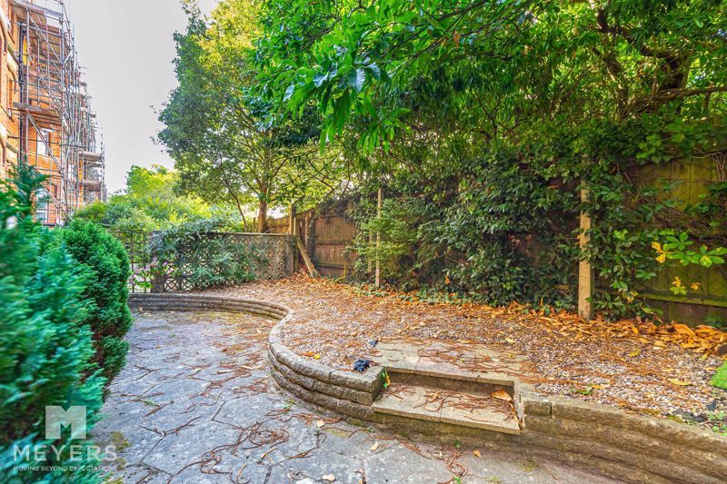 Property photo 1 of 13 Photo 7