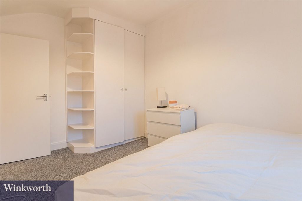 Property photo 3 of 21 Master Bedroom