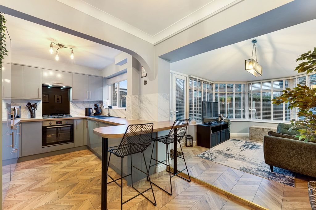 Property photo 2 of 32 Photograph 8