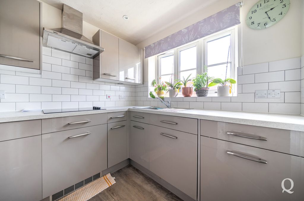 Property photo 2 of 17 A7d21Fca-Fb5F-49B...