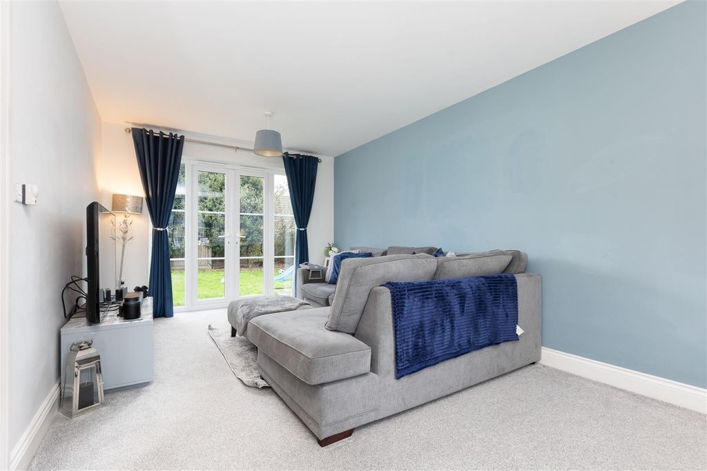 Property photo 3 of 15 5 Little Close-2.Jpg