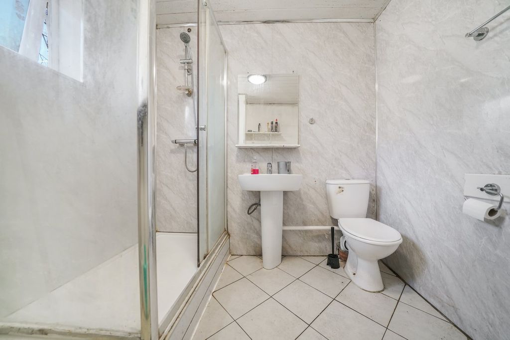 Property photo 3 of 5