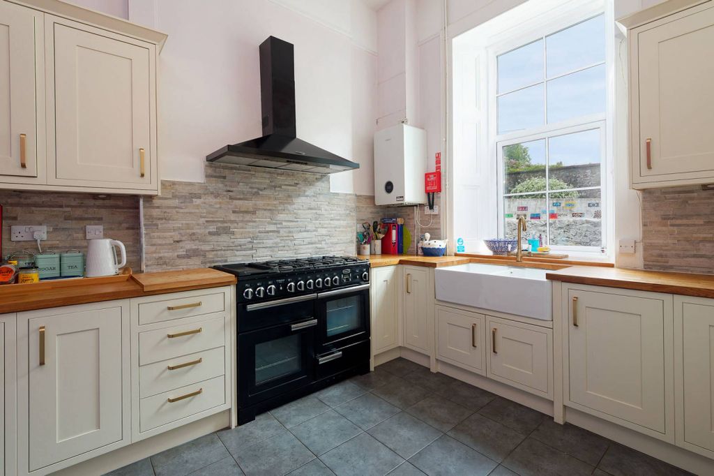 Property photo 3 of 30