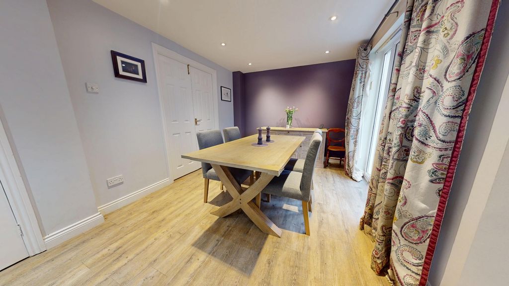 Property photo 3 of 18 Dining Room