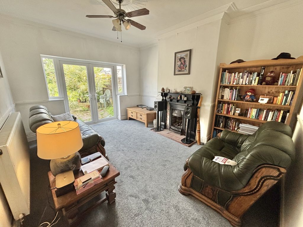 Property photo 2 of 20