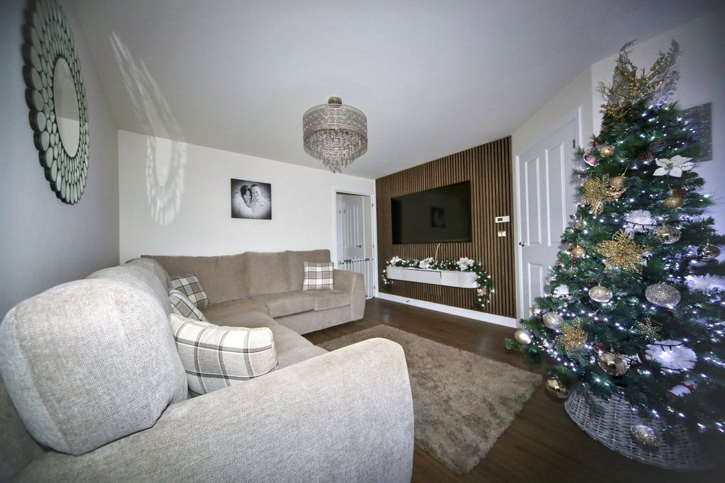 Property photo 3 of 25