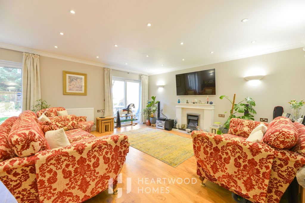 Property photo 1 of 25