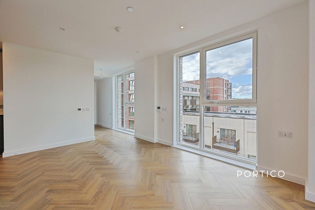 Property photo 2 of 11 Pbox-Img.Jpg