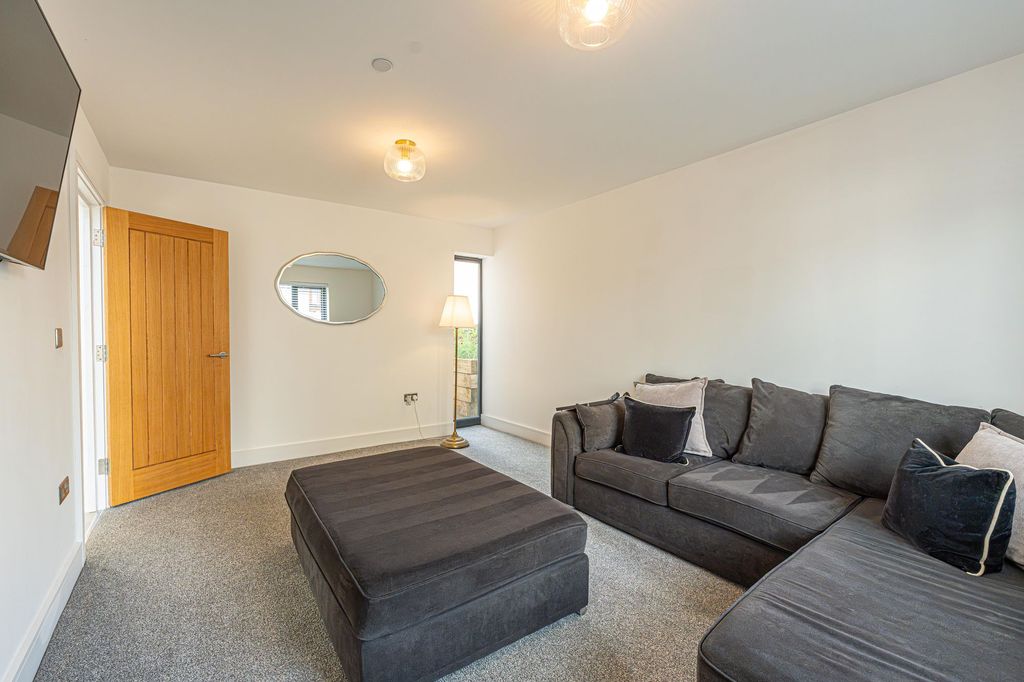 Property photo 3 of 52