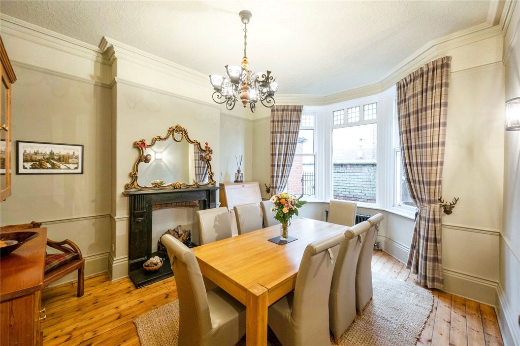 Property photo 3 of 25 Dining Room