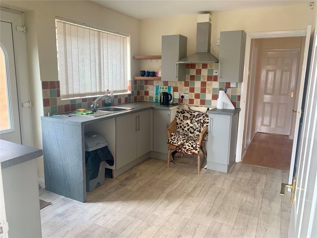 Property photo 2 of 14 Kitchen