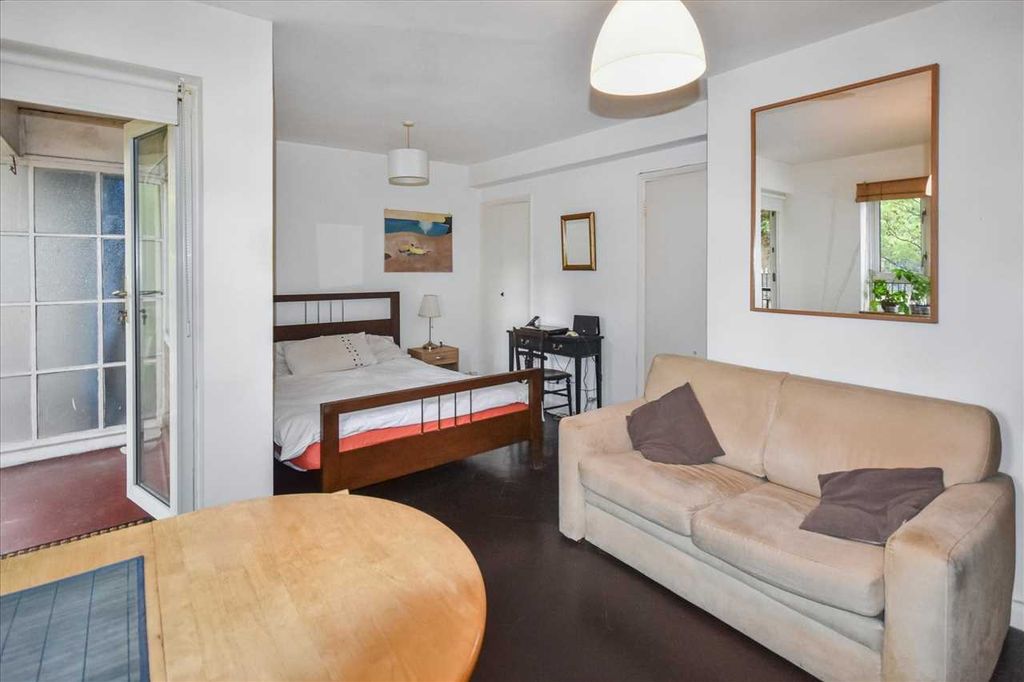 Property photo 2 of 9 Studio