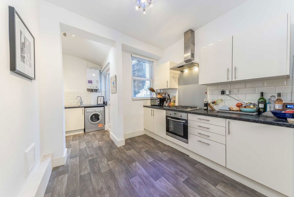 Property photo 3 of 6