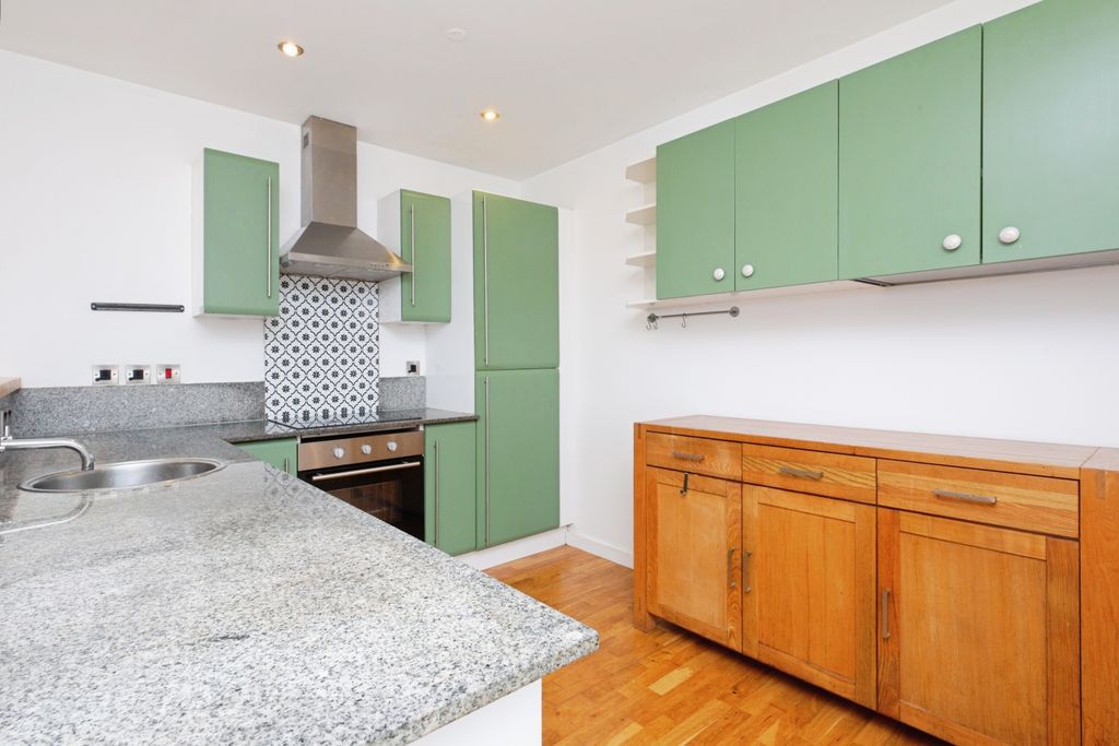 Property photo 3 of 19 Kitchen