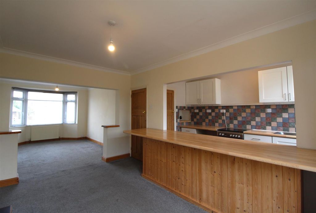 Property photo 2 of 12 21 Hillside Road - Living Diner.Jpg