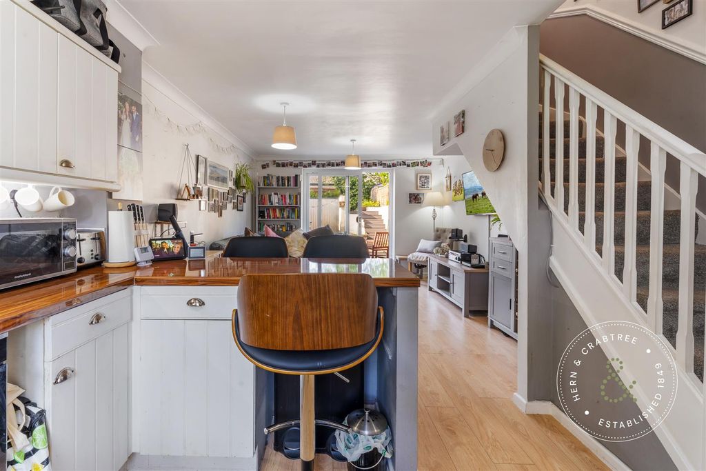 Property photo 2 of 21 Arundel-Place-3.Jpg