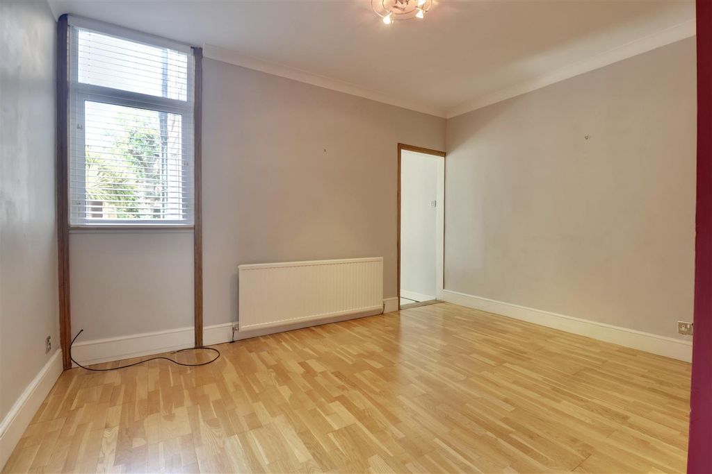 Property photo 3 of 17 Eaaa7F0E-8C7D-40Ed-Bb69-Ccb5A6Ade4B3_1_201_A.Jpeg