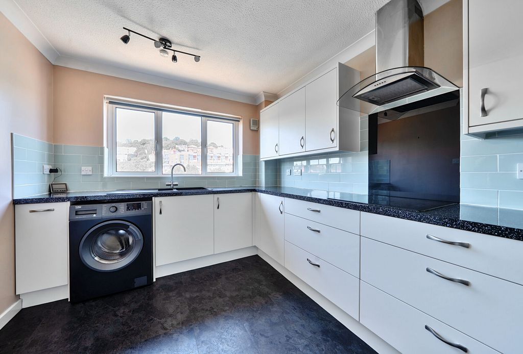 Property photo 3 of 18 1321615-4-686d246...
