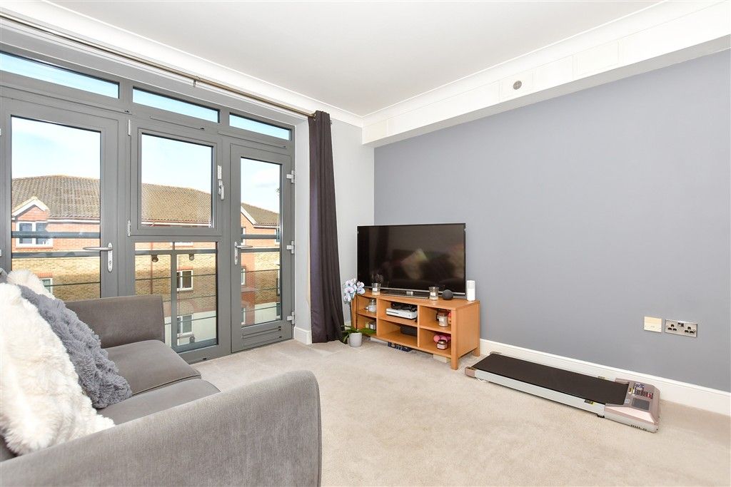 Property photo 2 of 8 Lounge