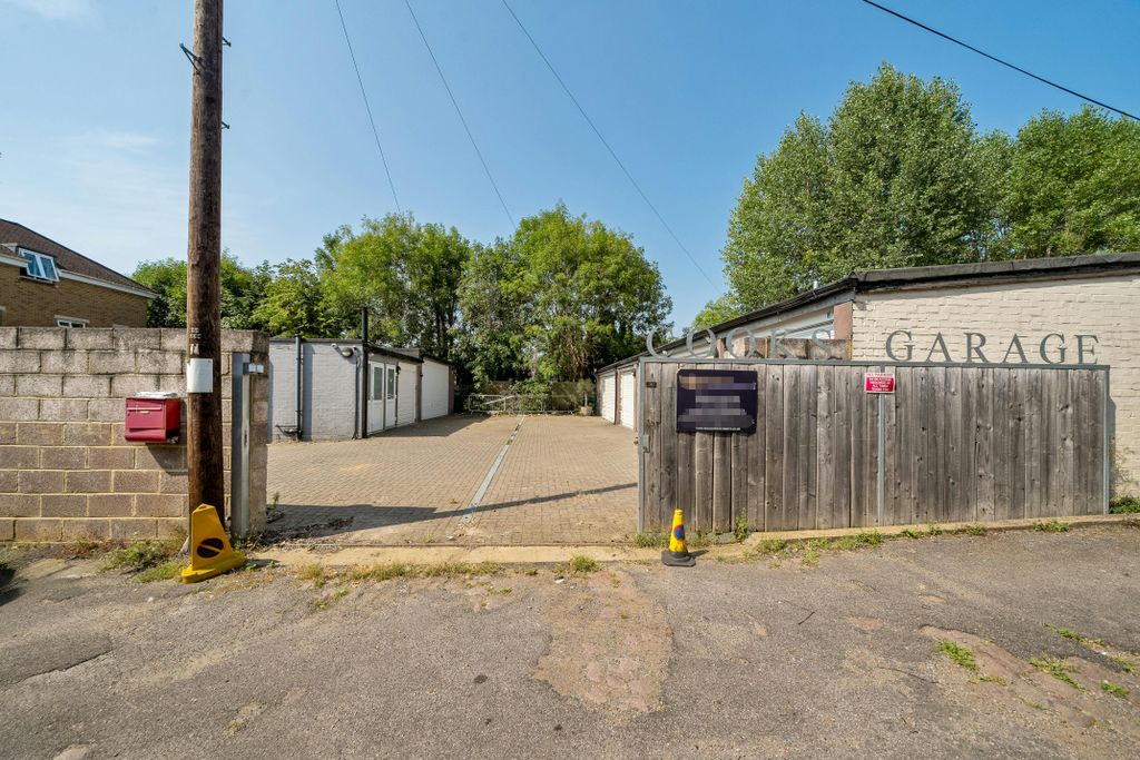 Property photo 3 of 8 1165535 6.Jpg