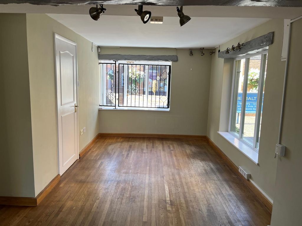 Property photo 3 of 8 Img_0448.Jpg