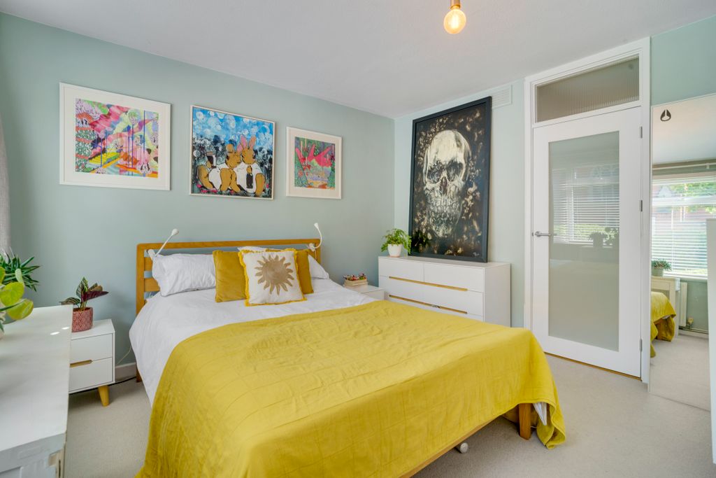 Property photo 3 of 13 Augustusroad95,Theacornsflat4-4
