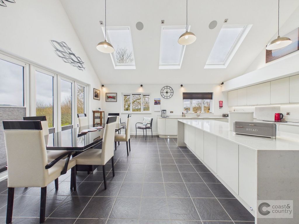 Property photo 3 of 36