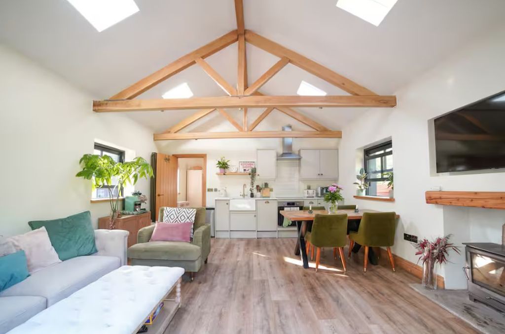 Property photo 2 of 7 Lounge/ Kitchen