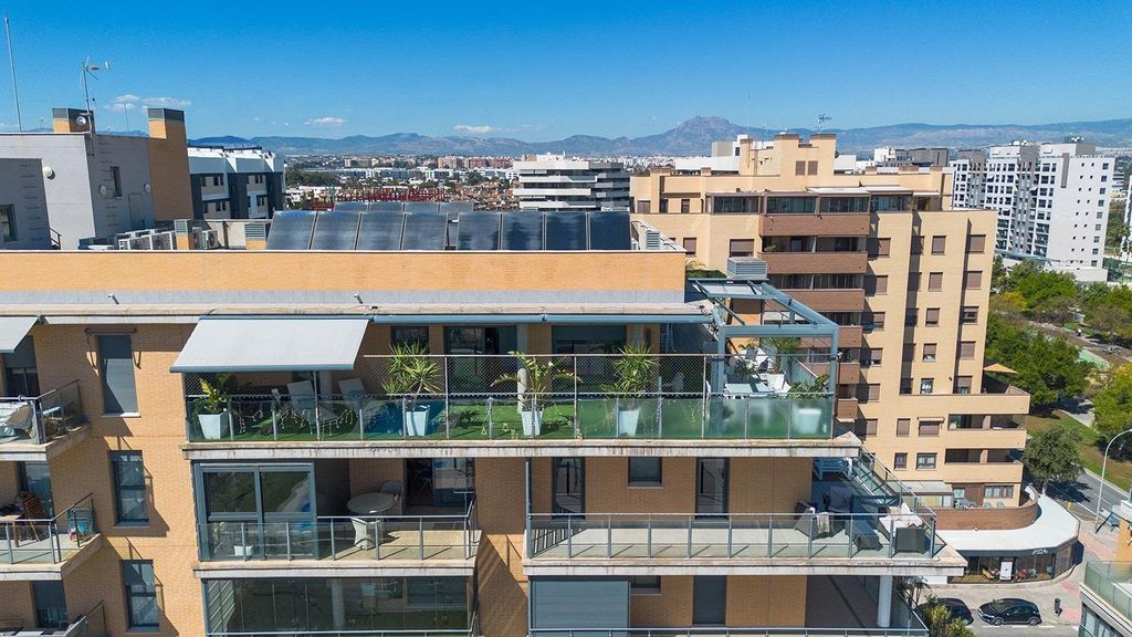 Property photo 2 of 50