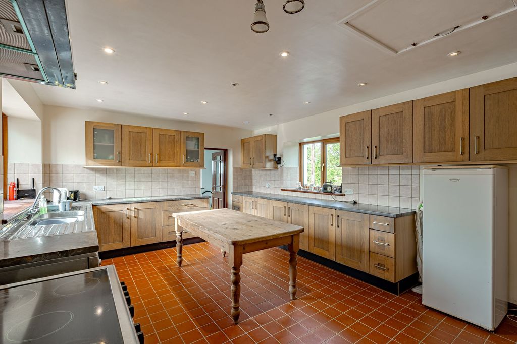 Property photo 3 of 43