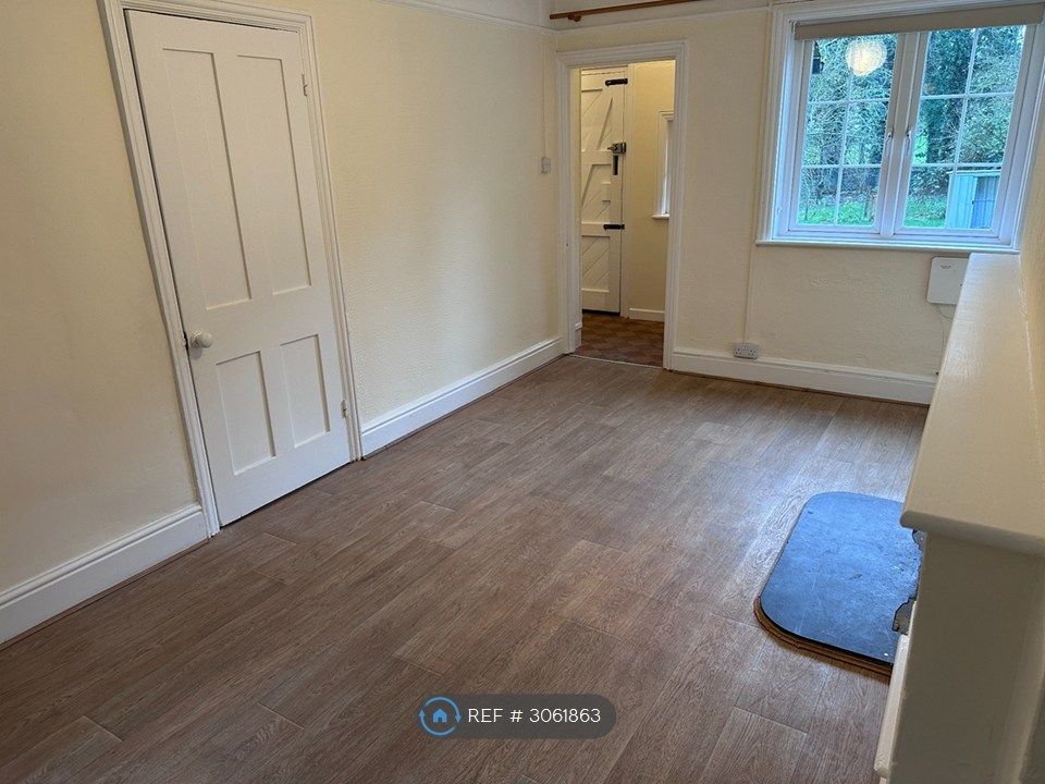 Property photo 2 of 9 Living / Dining Room