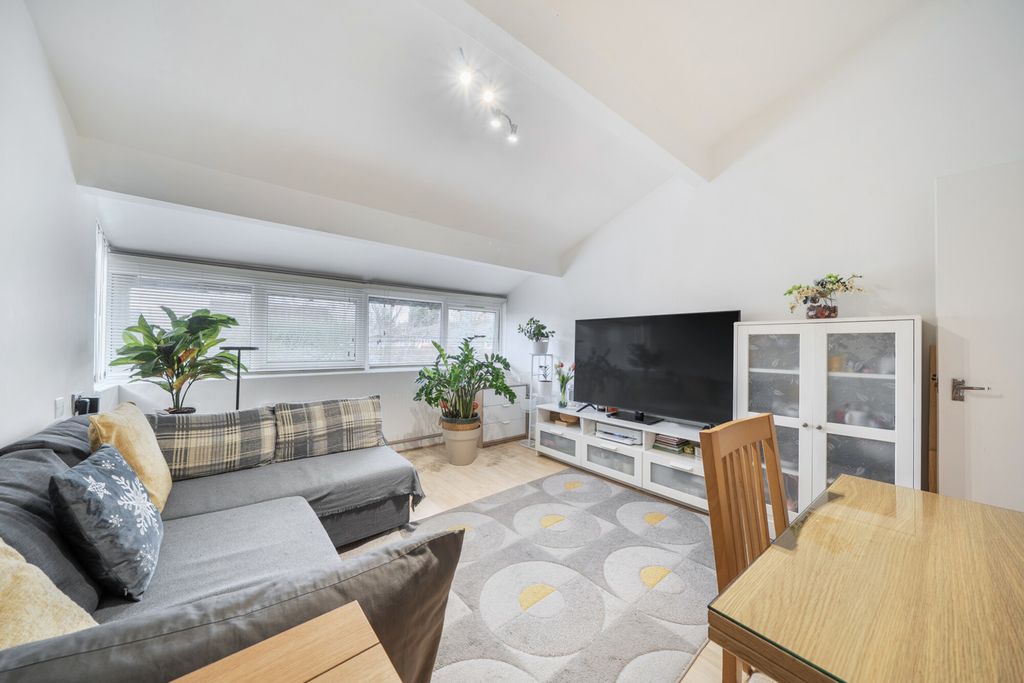 Property photo 2 of 17 1402113-12-696F85...