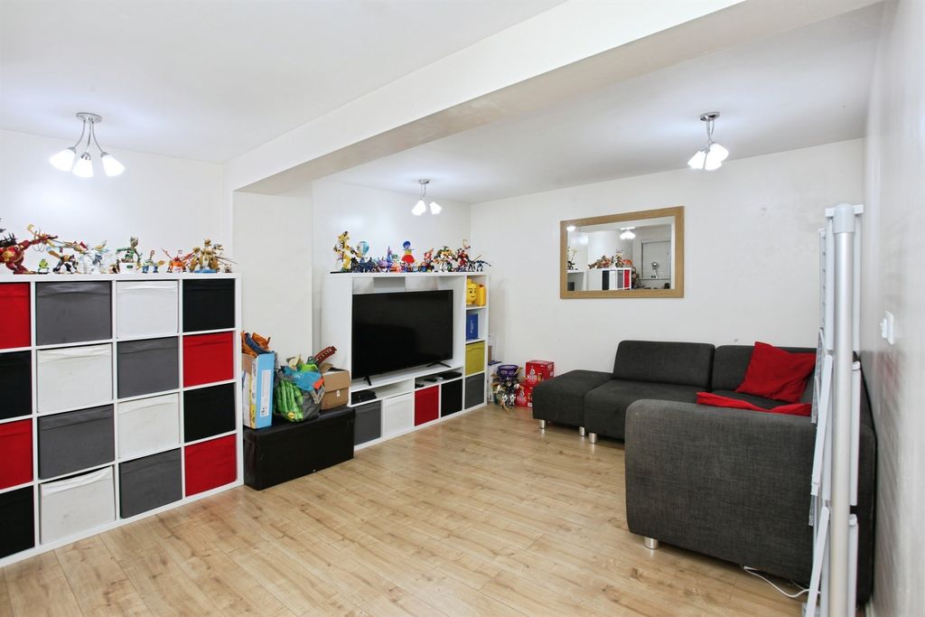 Property photo 3 of 23