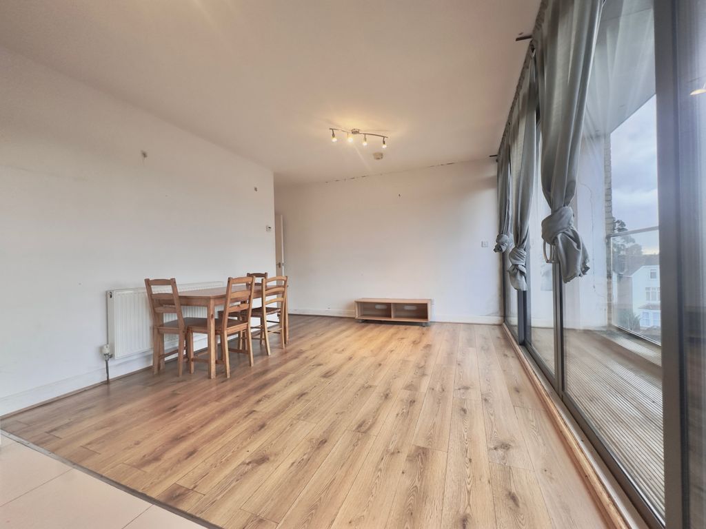 Property photo 3 of 12 Gallery