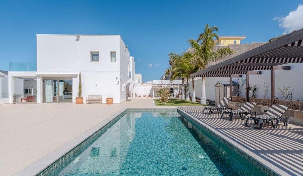 Property photo 1 of 50 Villa, Roque Del Conde