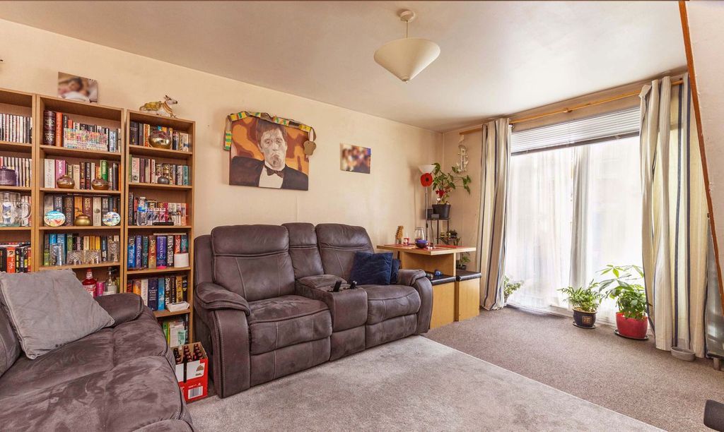 Property photo 3 of 9