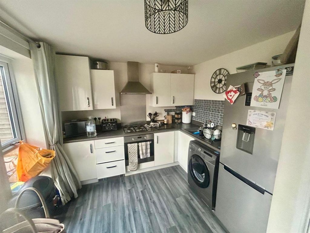 Property photo 3 of 7 Kitchen