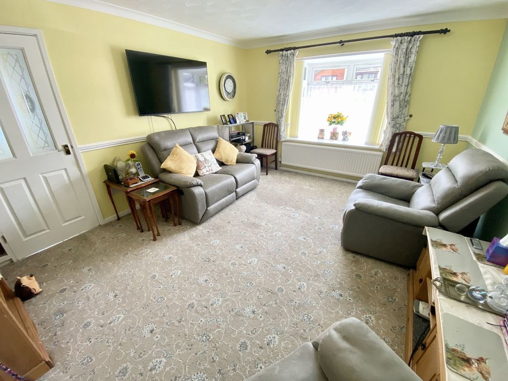 Property photo 3 of 14 Lounge