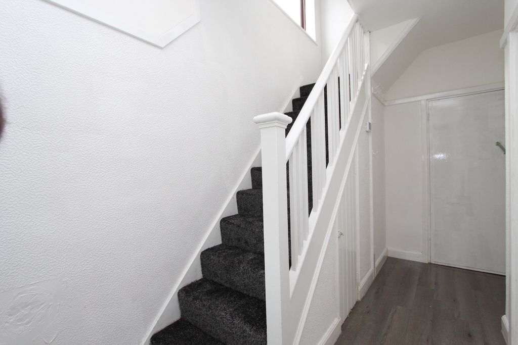 Property photo 2 of 8 Image