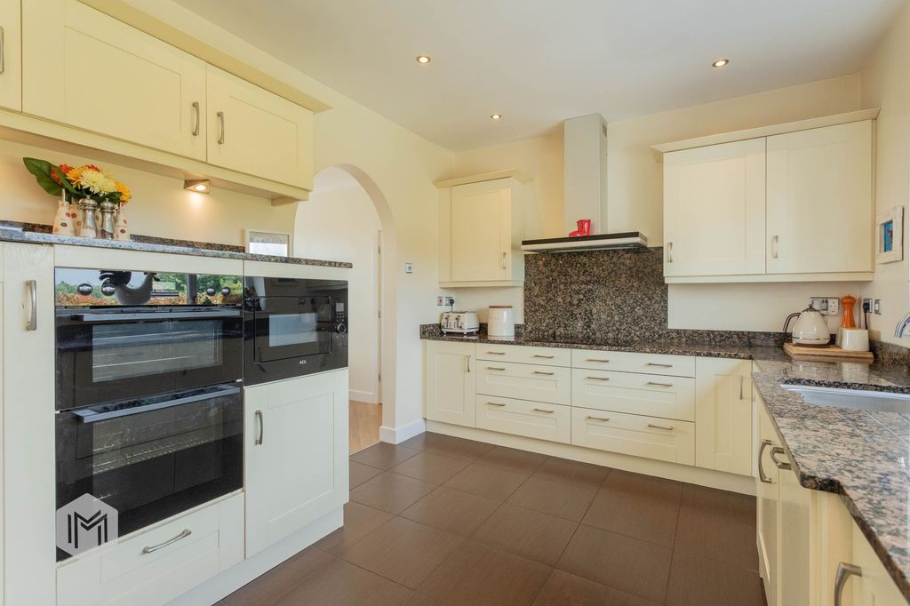 Property photo 3 of 45