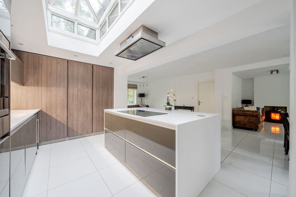 Property photo 3 of 15 Kitchen